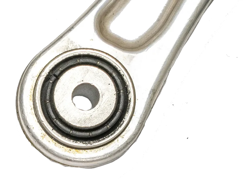 Weißes Autoteil. Satz neuer Autoteile aus Metall